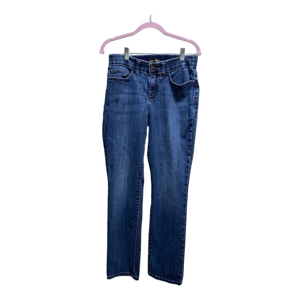 Lee straight leg-regular‎ fit midrise blue jeans. SZ M Cotton polyester spandex.
